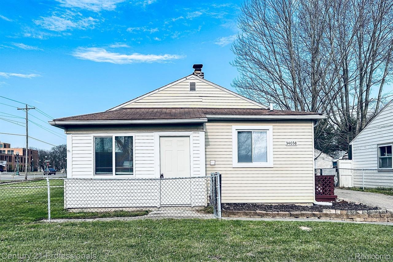 34038 Caseville Ct - Photo 7 of 37