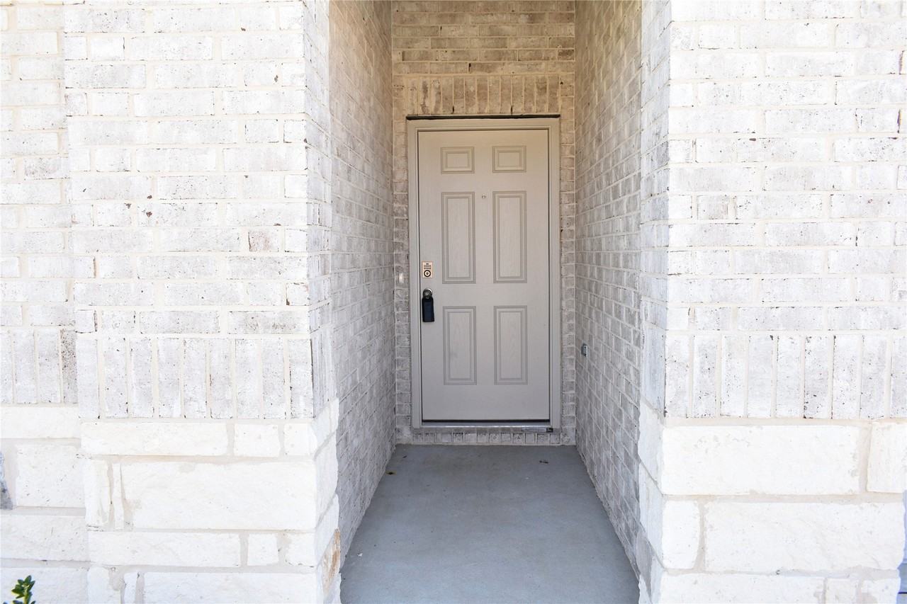 27307 Azure Falls Dr - Photo 4 of 33