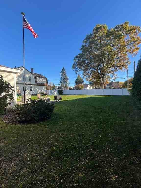 460 Burncoat St - Photo 2 of 19