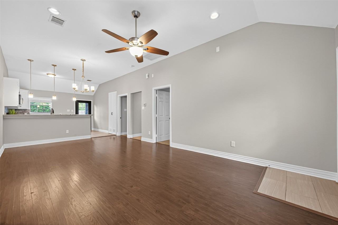 2509 Moreau St - Photo 4 of 21