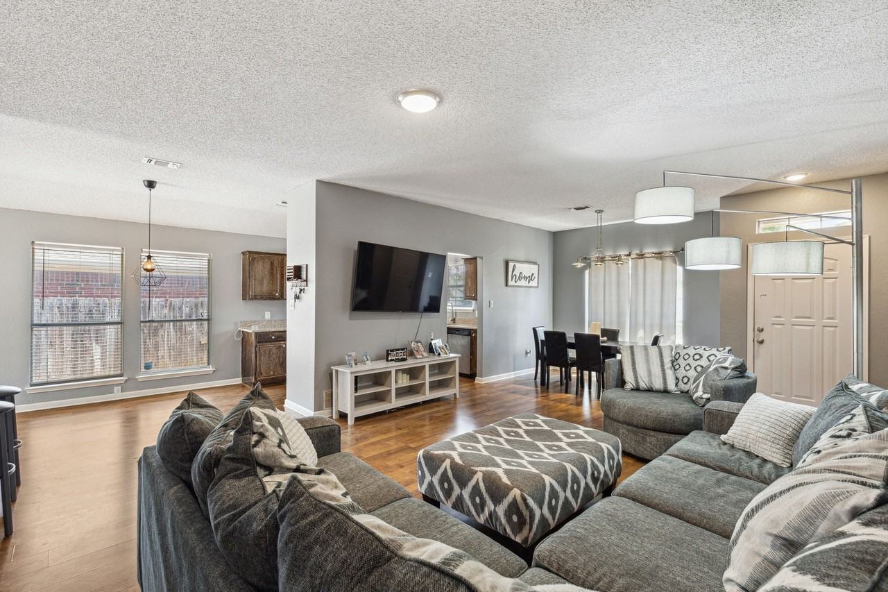 2707 Yorkfield Ct - Photo 3 of 25