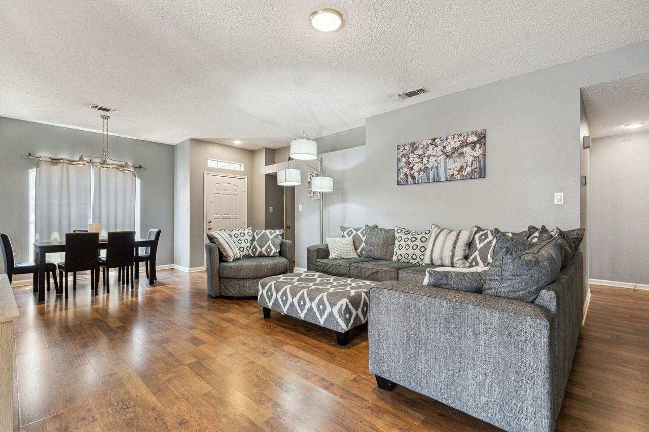 2707 Yorkfield Ct - Photo 4 of 25