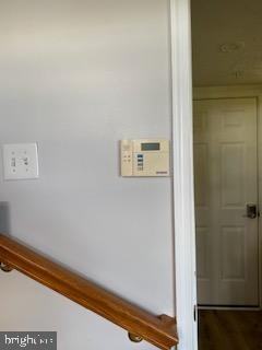 1531 Oakley Ln - Photo 6 of 32