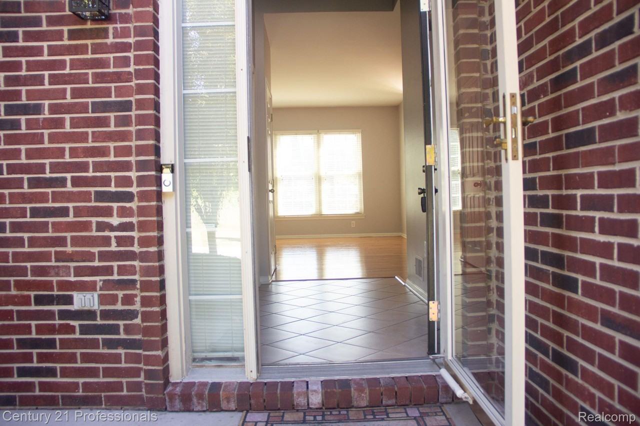 203 Concord Dr - Photo 4 of 34