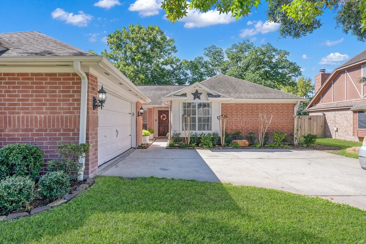 11923 Silver Canyon Lane - Photo 3 of 30