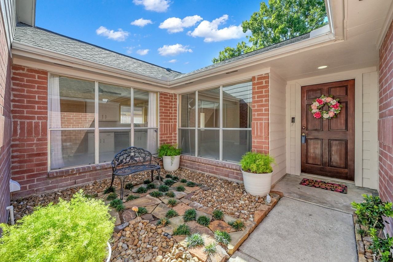 11923 Silver Canyon Lane - Photo 4 of 30