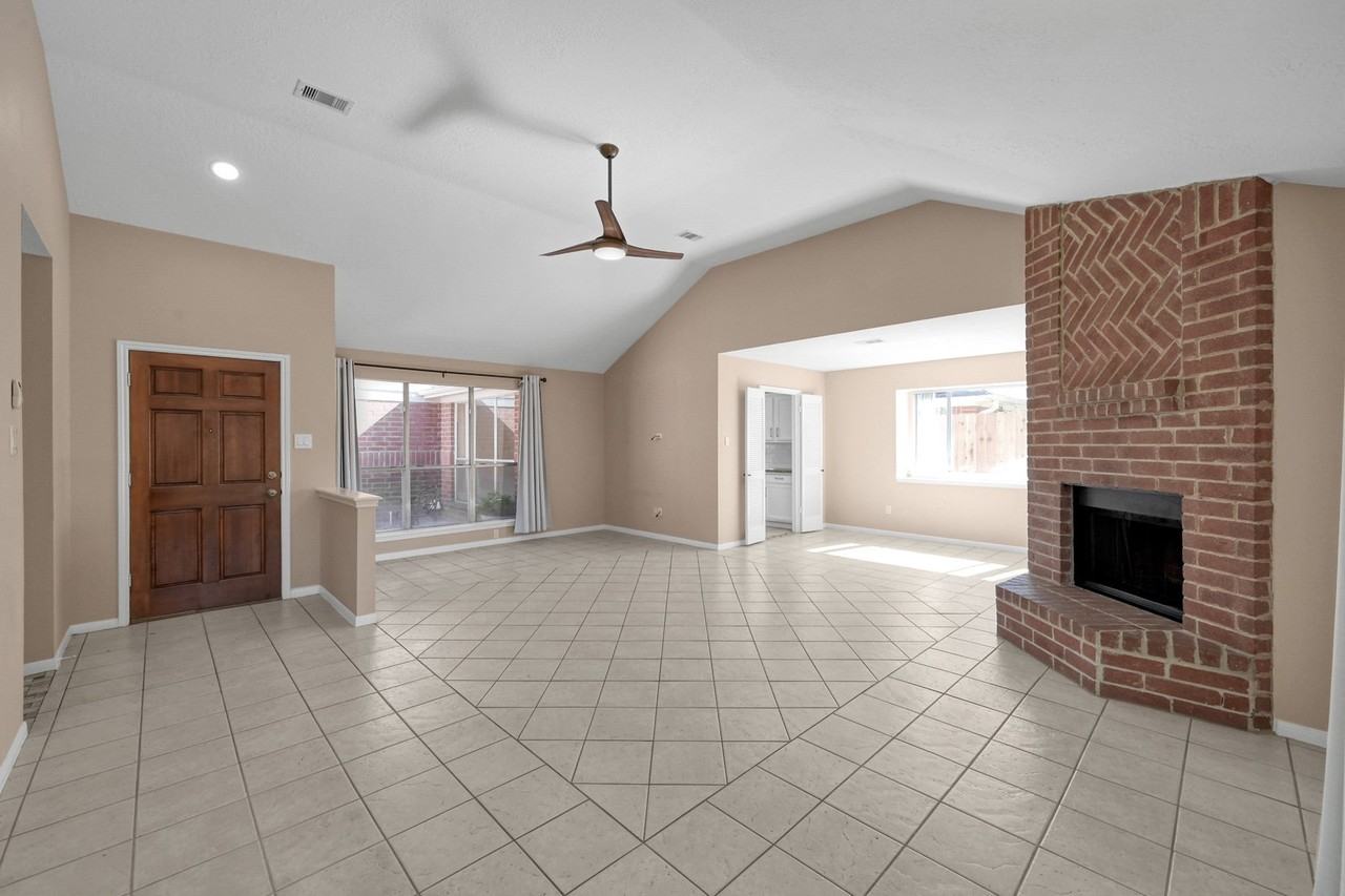 11923 Silver Canyon Lane - Photo 6 of 30