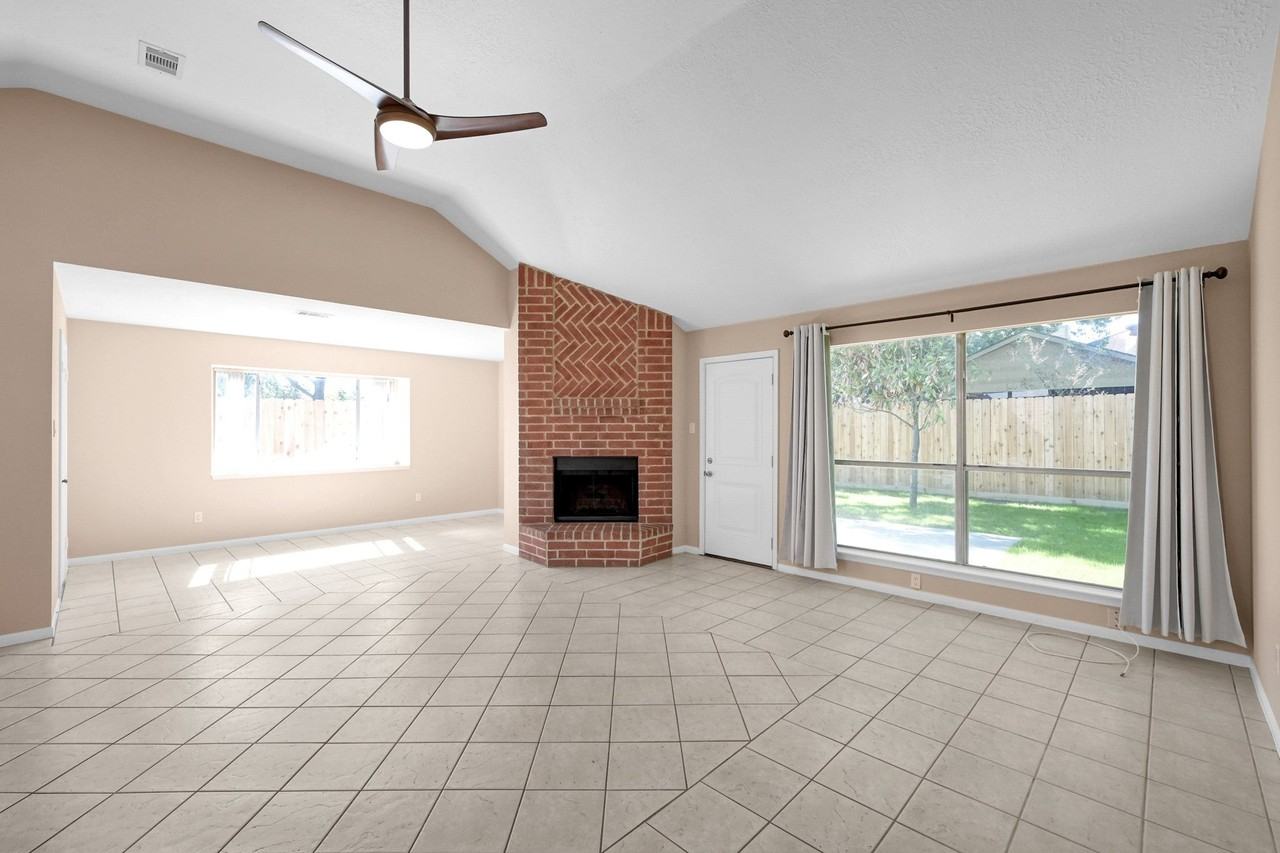 11923 Silver Canyon Lane - Photo 7 of 30