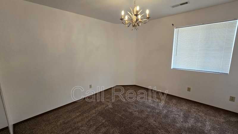 5205 S Smith Ct - Photo 6 of 12