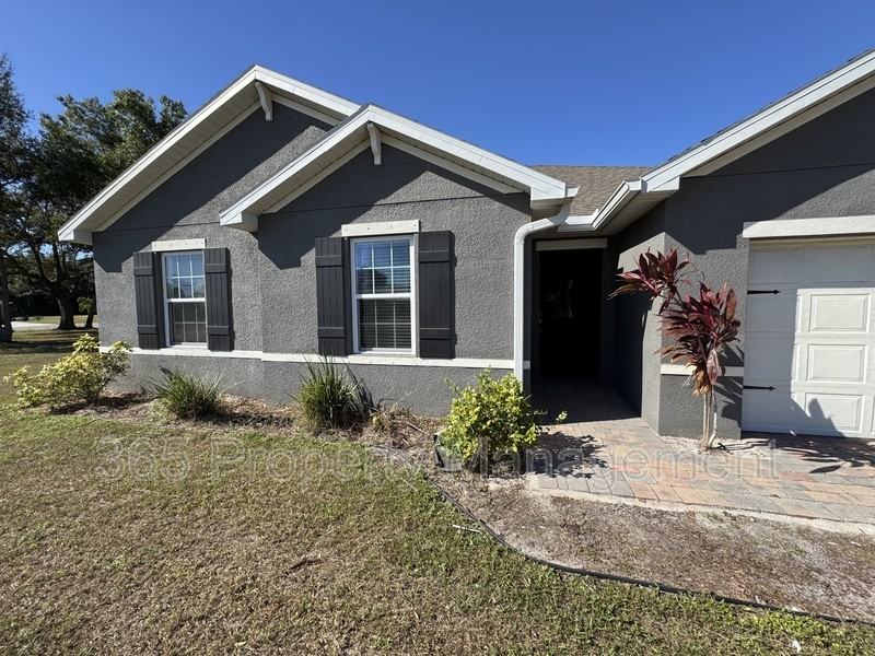 471 Seasons Dr - Photo 2 of 33