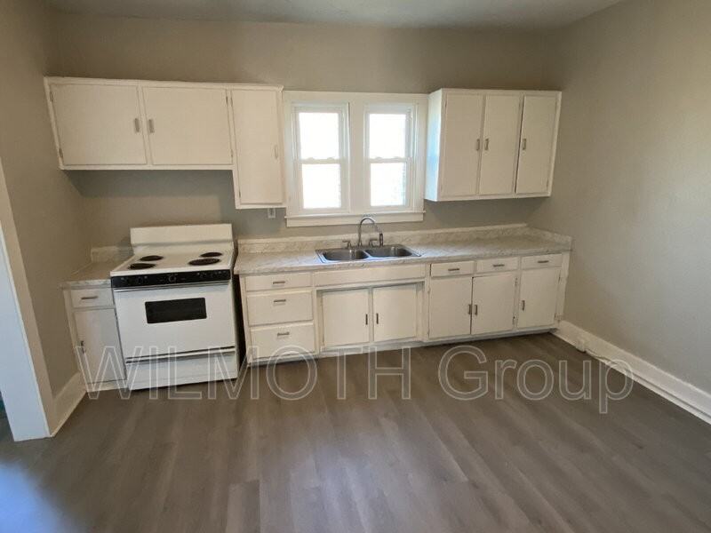 510 W 5th St - Photo 4 of 16