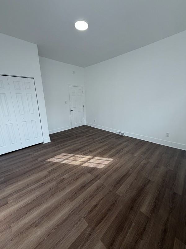 121 44th St - Photo 4 of 8