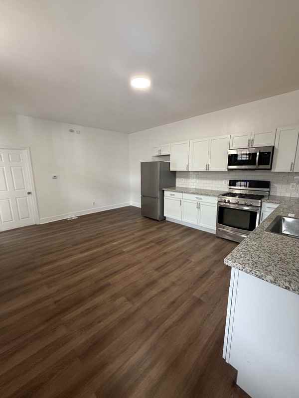 121 44th St - Photo 7 of 8