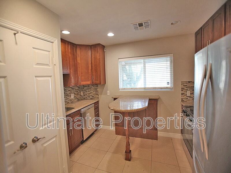 1003 W Howe St - Photo 4 of 16