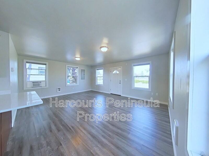 1223 11th St - Photo 2 of 11