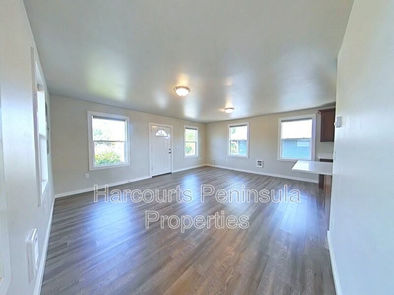 1223 11th St - Photo 3 of 11