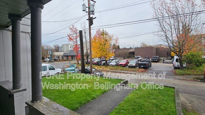 1611 E St - Photo 2 of 12