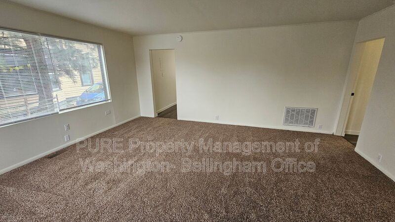 1611 E St - Photo 3 of 12