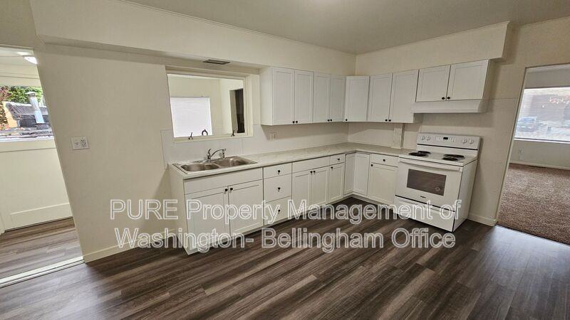 1611 E St - Photo 5 of 12