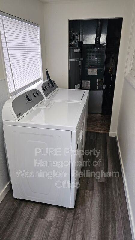 1611 E St - Photo 6 of 12