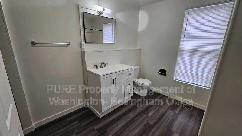 1611 E St - Photo 7 of 12