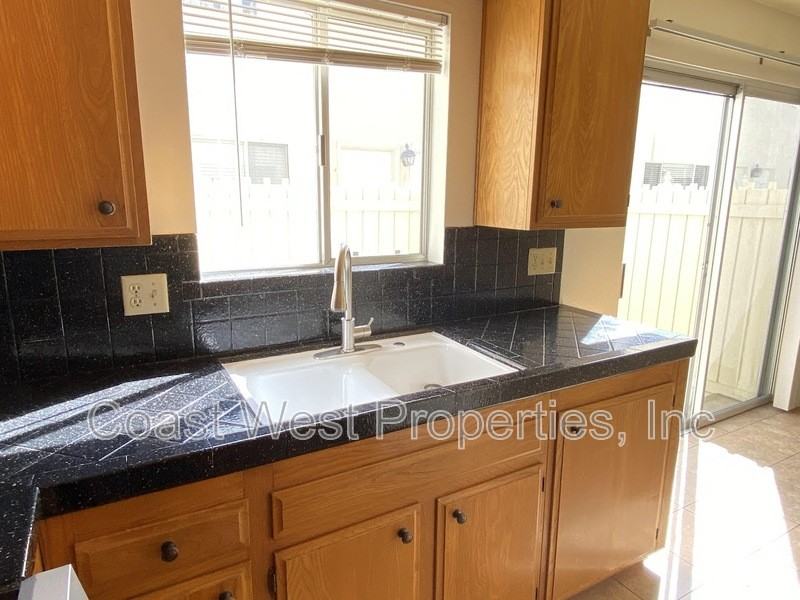 1280 Goshen St - Photo 5 of 18