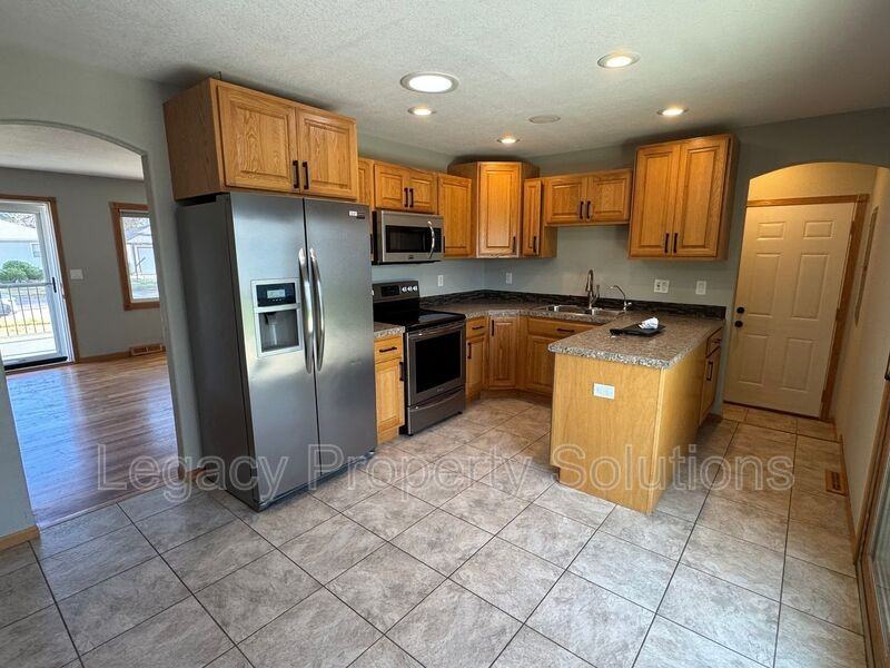 1832 Assumption Dr - Photo 5 of 25