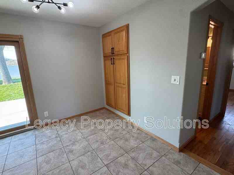 1832 Assumption Dr - Photo 6 of 25