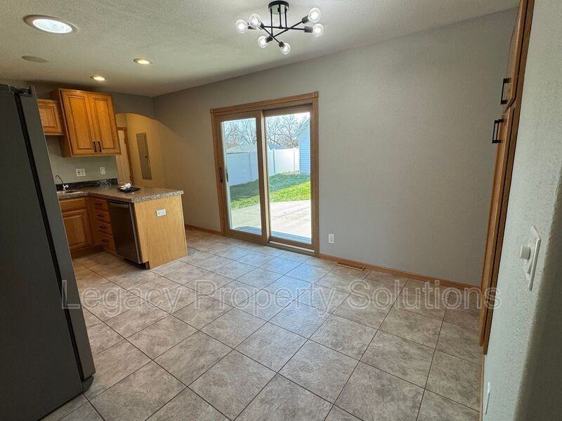 1832 Assumption Dr - Photo 7 of 25