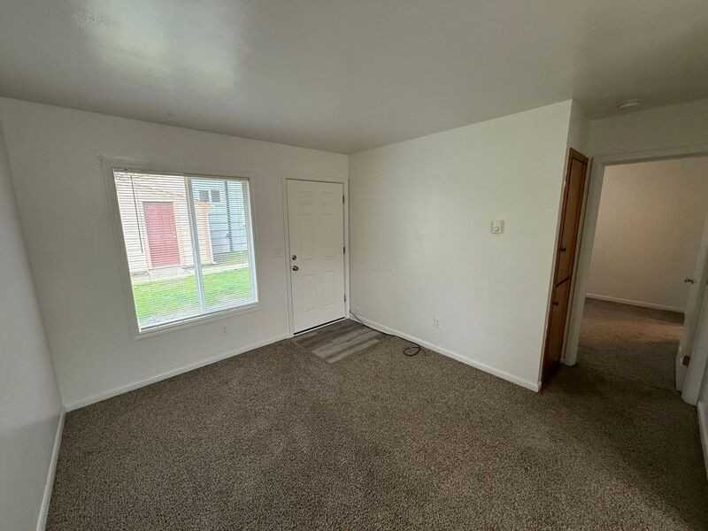 1566 Bellevue St Se - Photo 4 of 17