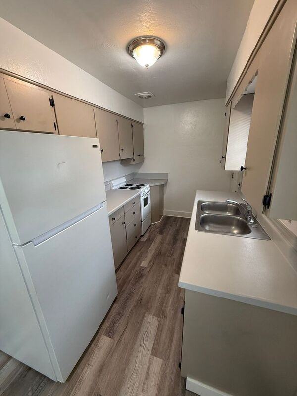 1566 Bellevue St Se - Photo 7 of 17