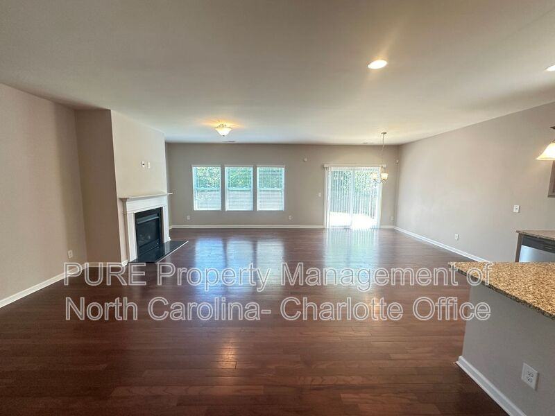 3520 Larkhaven Ave Sw - Photo 7 of 43