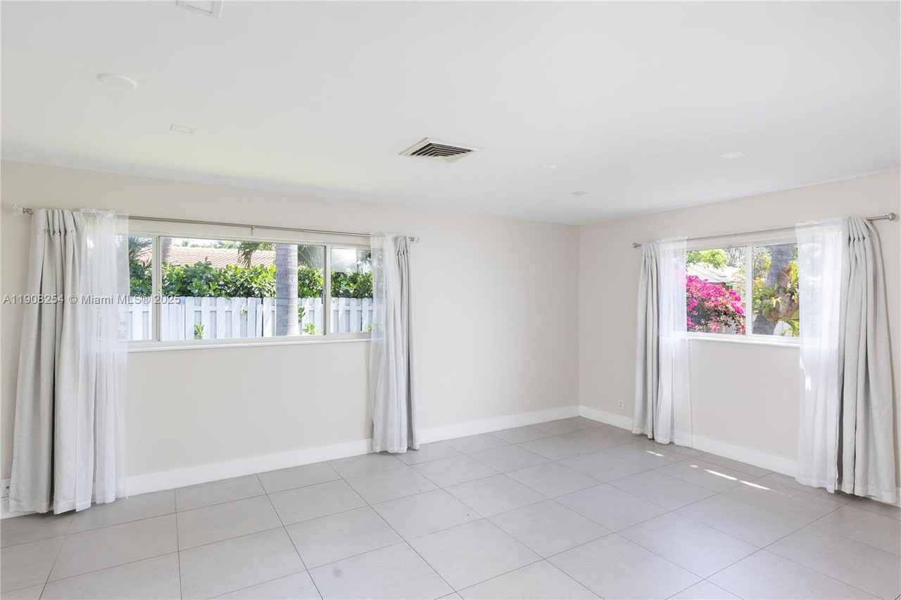 4430 Ne 28th Ter #0 - Photo 6 of 23