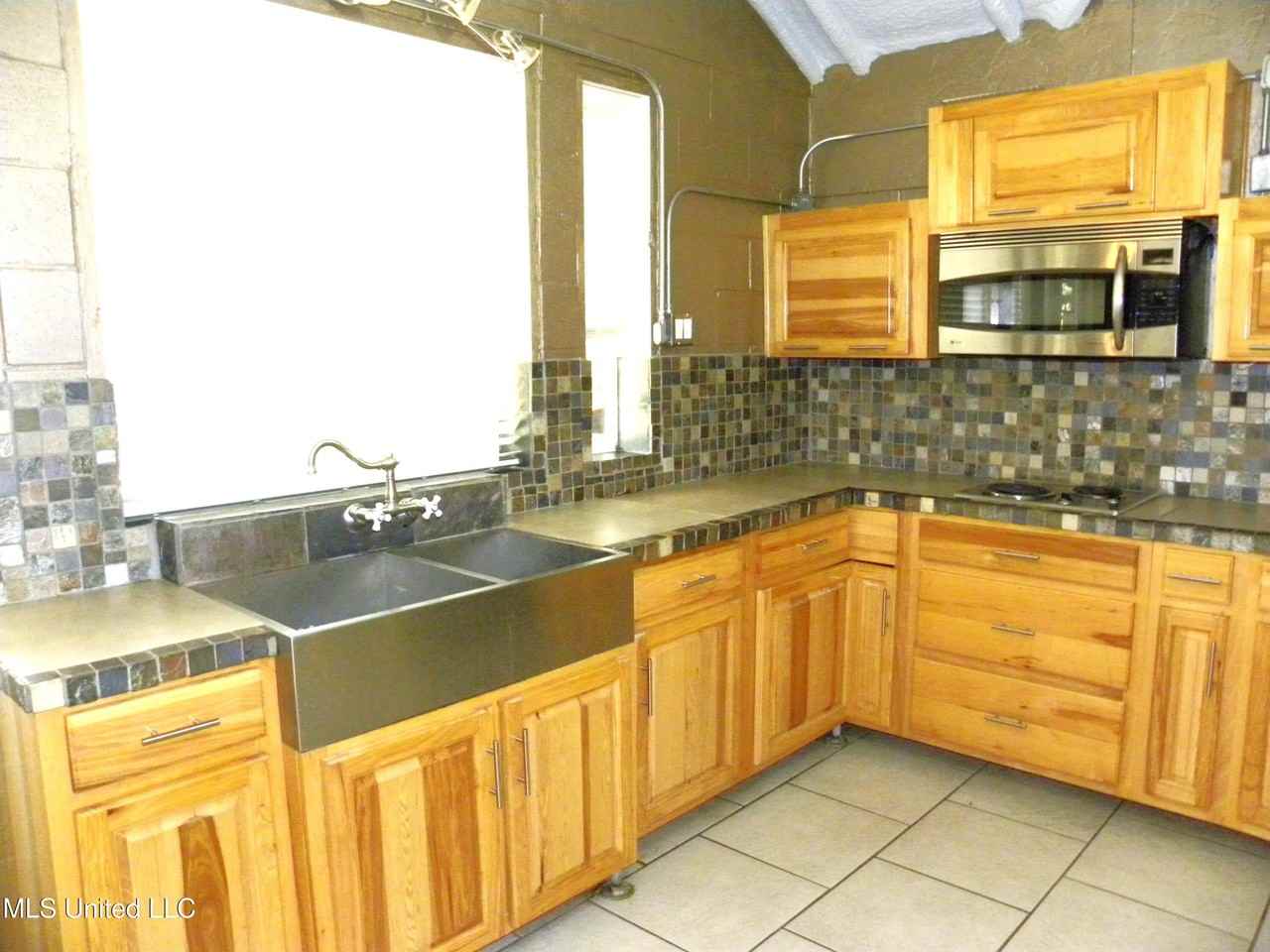 2096 Pat Ln - Photo 7 of 19