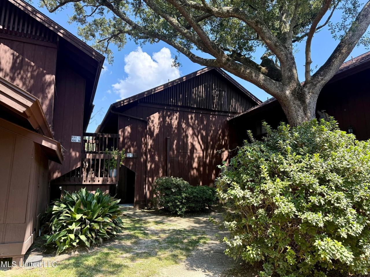 229 Molokai Vlg - Photo 2 of 9