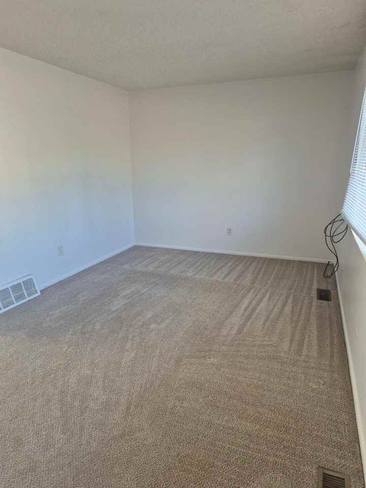 1342 Hiawatha Dr - Photo 2 of 17