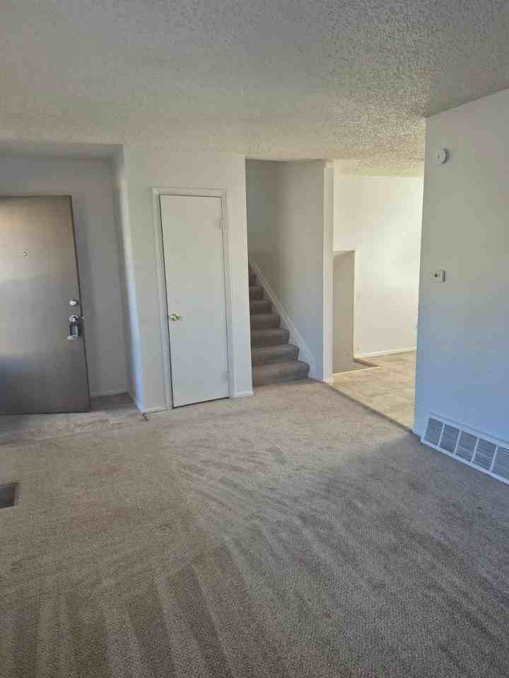 1342 Hiawatha Dr - Photo 3 of 17