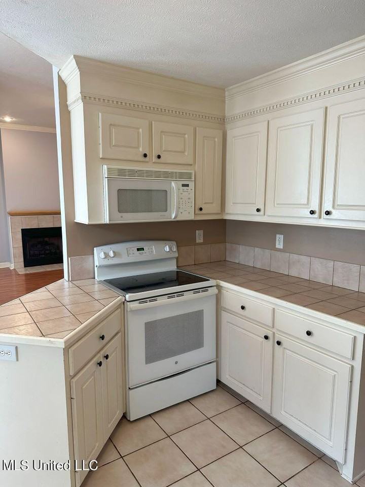 228 Farmers Row - Photo 4 of 12