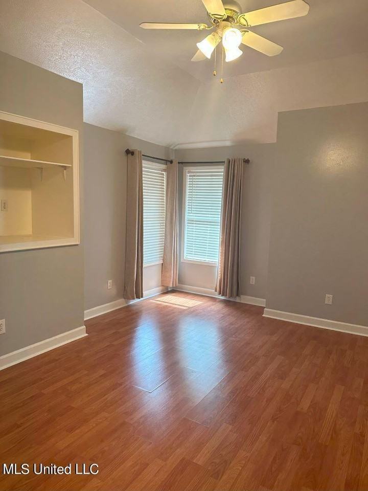 228 Farmers Row - Photo 5 of 12