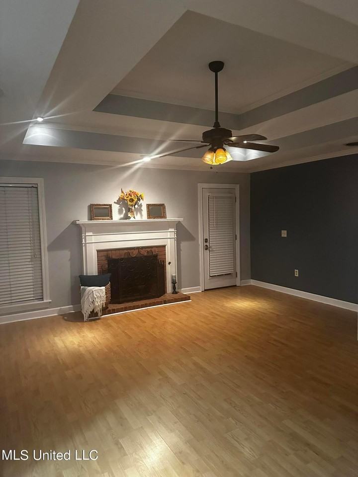 615 Live Oak Dr - Photo 5 of 30