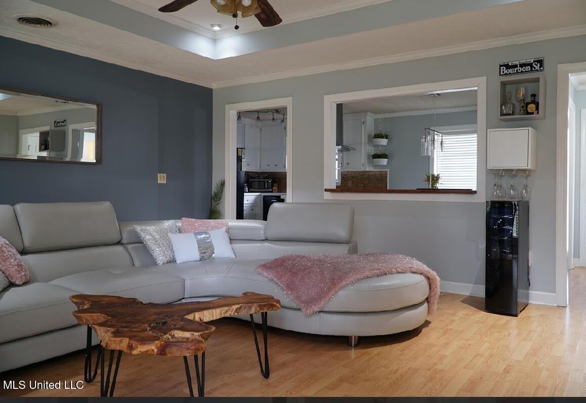 615 Live Oak Dr - Photo 7 of 30