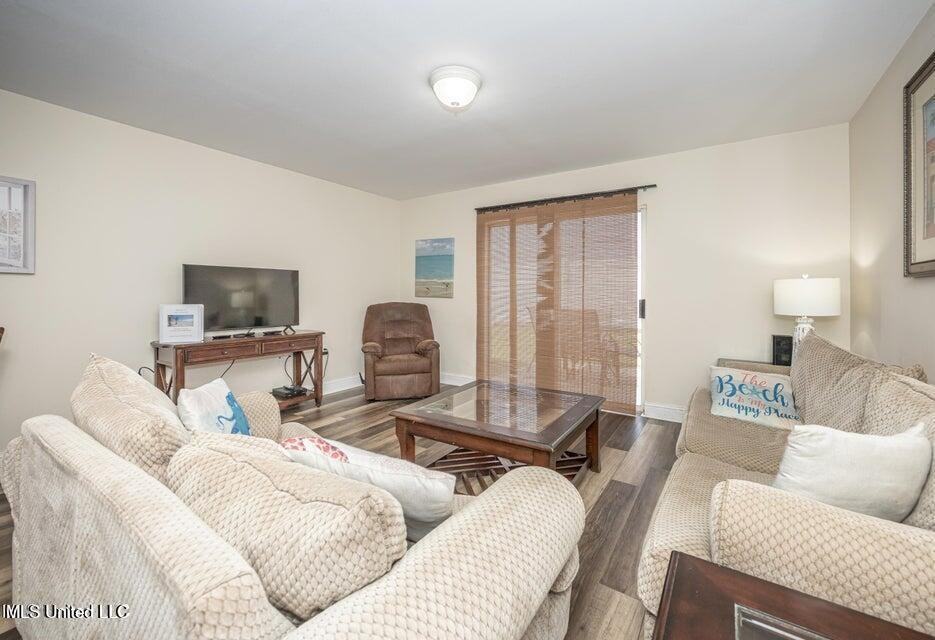 1664 Beach Blvd - Photo 6 of 45