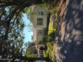 featured image of 463 Oak Grove Ave