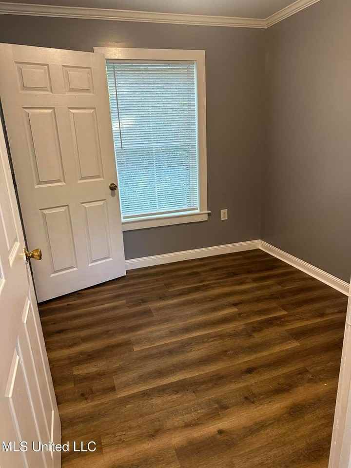 9101 Travis Ave - Photo 4 of 8