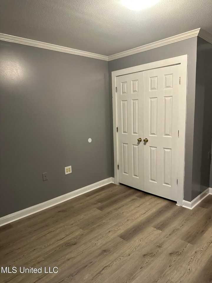 9101 Travis Ave - Photo 6 of 8