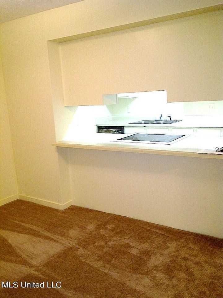 836 Riverview Dr - Photo 3 of 13