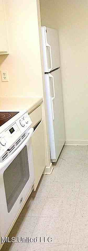 836 Riverview Dr - Photo 5 of 13