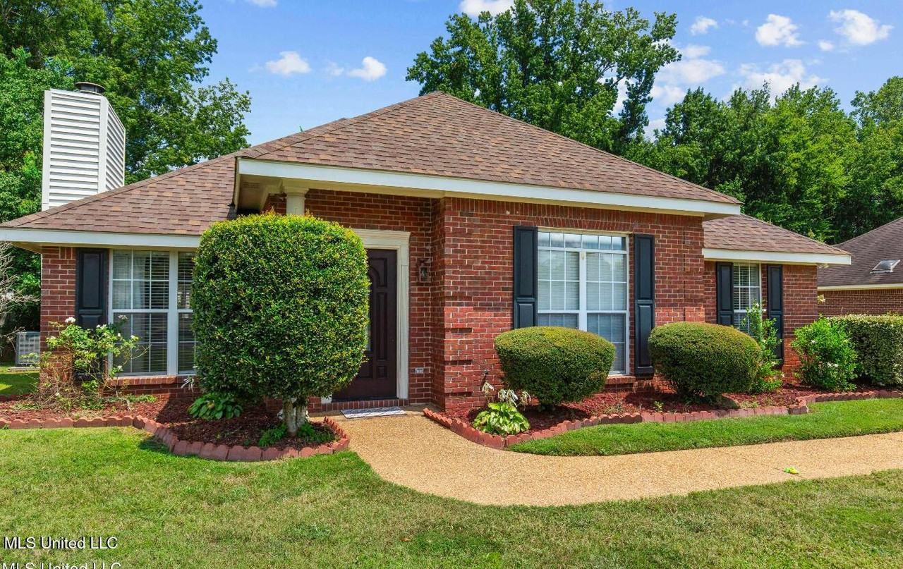 128 Hunters Row - Photo 2 of 22