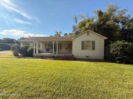 featured image of 501 Macarthur St