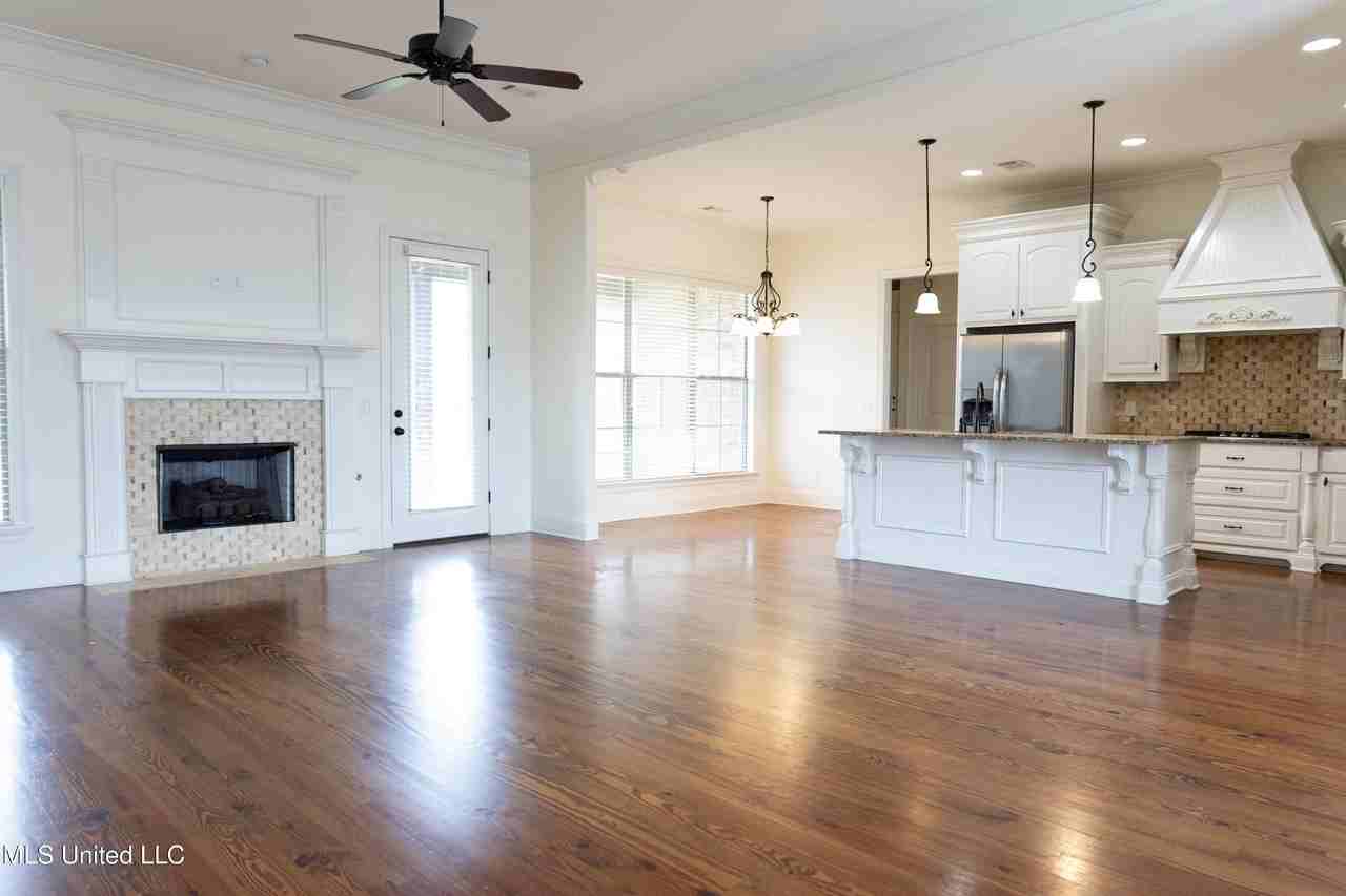 116 Essen Ln - Photo 5 of 46